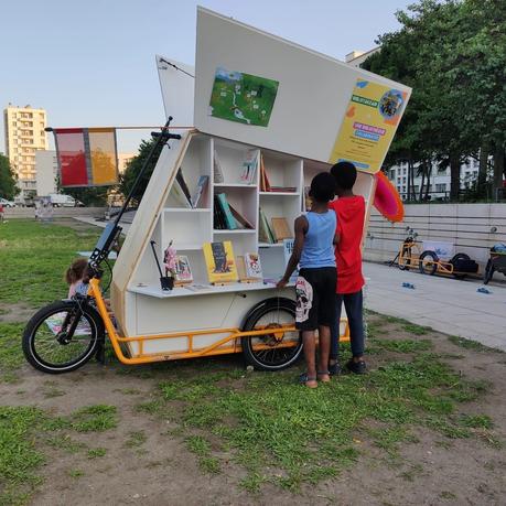 Lyon : un vélo-bibliothèque part à la rencontre des enfants Lyon : un vélo-bibliothèque part à la rencontre des enfants