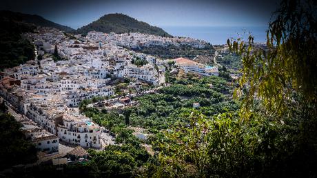 Frigliana, où j'étais la semaine dernière. Pas loin de l'endroit où parlent les deux intervenantes. Mais j'y suis allé à pied, depuis l'entrée du village, tout au nord, où j'avais laissé ma voiture.