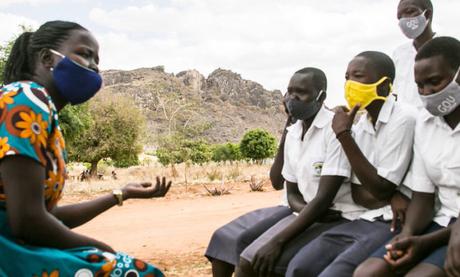 « Les filles au premier plan » : des jeunes de toute l’Afrique agissent pour l’éducation des filles (UNESCO)