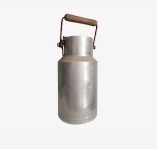 Le pot à lait en fer-blanc