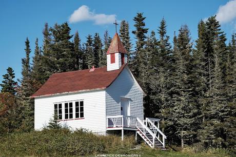 La chapelle…  #PhareDePointeDesMonts #CôteNord