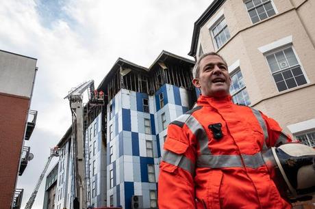 Le nouveau kit des pompiers qui pourrait sauver des vies – votre téléphone portable Le nouveau kit des pompiers qui pourrait sauver des vies – votre téléphone portable