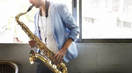 Apprentissage du saxophone en solo : mission impossible ? Partition saxophone instrument de musique