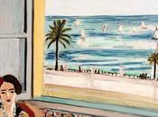 Femme assise fenêtre ouverte