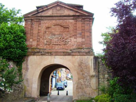 La Porte de Landau à Lauterbourg © peter schmelzle - licence [CC BY-SA 3.0] from Wikimedia Commons