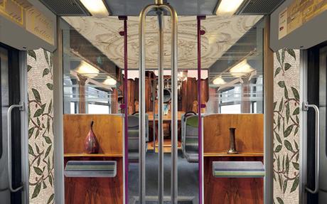 Le RER C décoré avec des œuvres des musées Parisiens