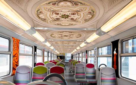 Le RER C décoré avec des œuvres des musées Parisiens Le RER C décoré avec des œuvres des musées Parisiens