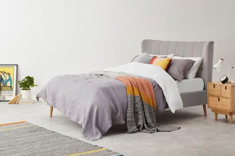 Cadre de lit confortable chambre gris bois lit double