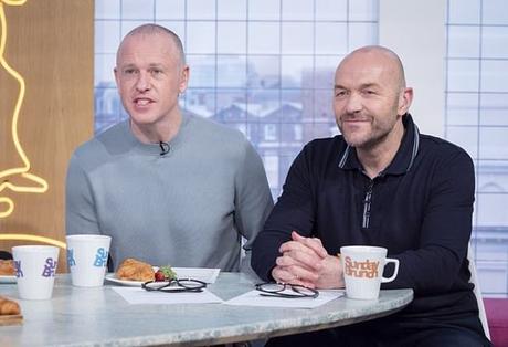 La «vague sonique» qui a supprimé Channel 4 continue de perturber et exaspère le présentateur Tim Lovejoy Un Tim Lovejoy visiblement coché (photo de gauche) a déclaré aux téléspectateurs du brunch du dimanche: