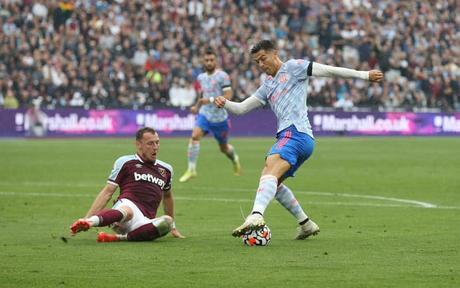 Talentueux, femme, artiste dessine, portrait, Cristiano Ronaldo, crayon