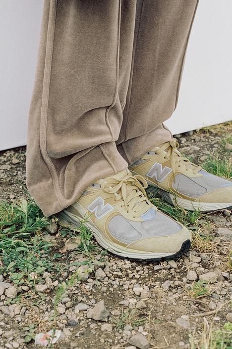 AURALEE dévoile sa prochaine collaboration avec New Balance AURALEE dévoile sa prochaine collaboration avec New Balance