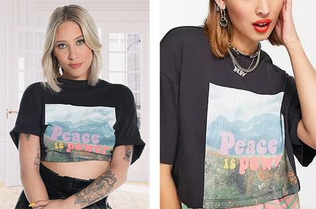 INFLUENCES : le t-shirt “peace is power” d’Emy sur un visuel de la série
