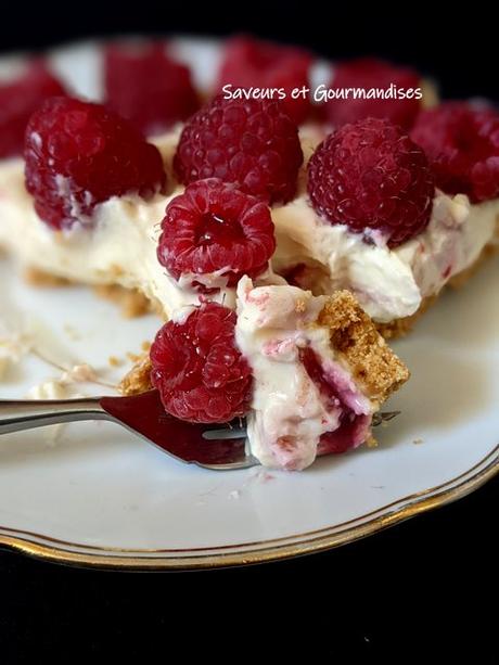 Cheesecake au chocolat blanc et framboises fourrées.