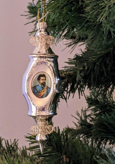 Ludwig II. Weihnachtskugel / Une  boule de Noël à l'effigie du roi Louis II de Bavière