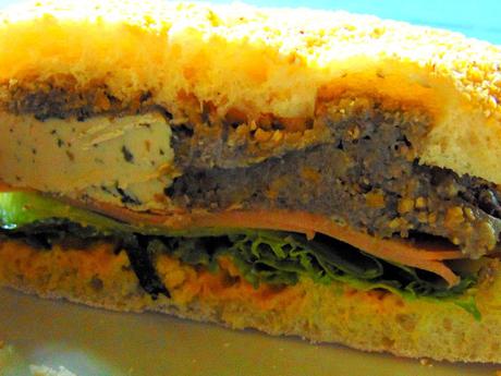 Sandwiche aux cretons avec patates au pesto et tomates confites Sandwiche aux cretons avec patates au pesto et tomates confites