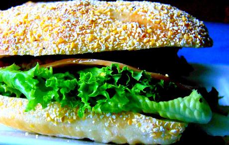 Sandwiche aux cretons avec patates au pesto et tomates confites Sandwiche aux cretons avec patates au pesto et tomates confites