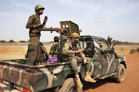 Au moins 16 militaires maliens tués dans une attaque armée au centre du Mali