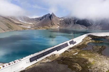 La Suisse : La centrale solaire la plus grande des Alpes a commencé à produire de l’électricité