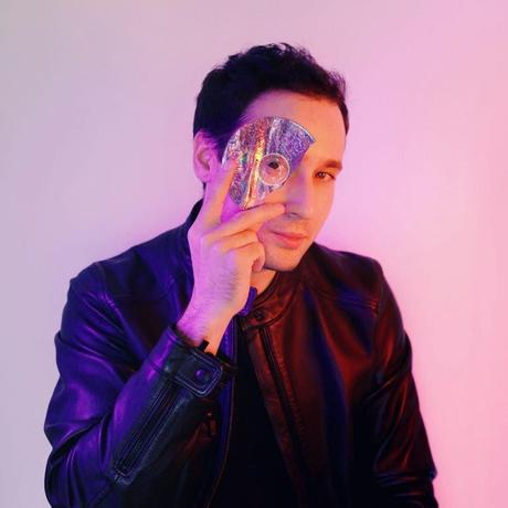 Ruslan Khasanov a trouvé un moyen de faire de l’art une technologie en déclin