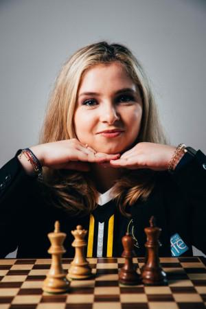 « Il faut donner la parole aux joueuses d’échecs » : le quotidien d’Andreea Navrotescu, joueuse pro