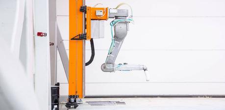 Honda Aircraft fait progresser la technologie et les options de peinture L'un des systèmes robotiques qui appliquent de la peinture sur les nouveaux HondaJets.