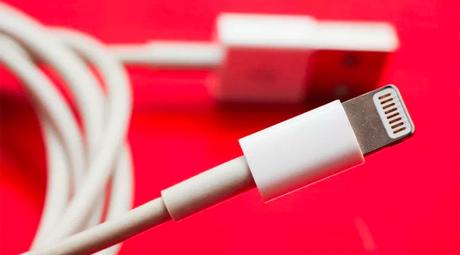 Il manque 5 fonctionnalités utiles à l’iPhone 13 d’Apple que vous pouvez obtenir sur les téléphones Android cnet-cheap-cher-08a-apple-lightning-cable