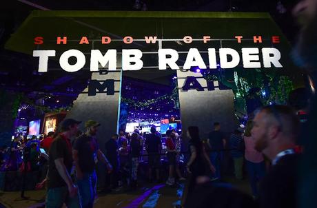 Comment les studios de jeux se battent contre une culture du travail toxique Les gens font la queue pour jouer au jeu vidéo Shadow of the Tomb Raider, par Eidos Montréal et Square Enix, le 12 juin 2018 à la 24e Electronic Expo, ou E3 2018, à Los Angeles, en Californie, où les fabricants de matériel informatique, les développeurs de logiciels et le l'industrie du jeu vidéo présente ses nouveaux jeux. (Photo de Frederic J. BROWN / AFP) (Crédit photo à lire FREDERIC J. BROWN/AFP/Getty Images)