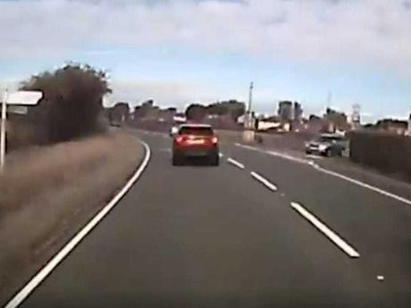 Un chauffeur de camionnette condamné à une amende pour collision alors qu'il était distrait par son téléphone portable