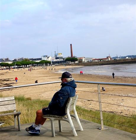 en allant vider les poubelles