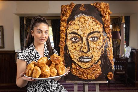 Portrait de propriétaire composé de dizaines de puddings du Yorkshire a l’air presque trop beau pour être mangé Portrait de propriétaire composé de dizaines de puddings du Yorkshire a l’air presque trop beau pour être mangé