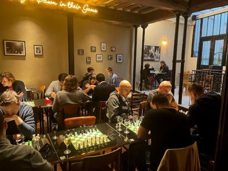 Ouverture du premier bar à échecs de Paris