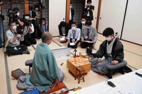 Le shogi, les échecs japonais, sous le charme d'un jeune prodige