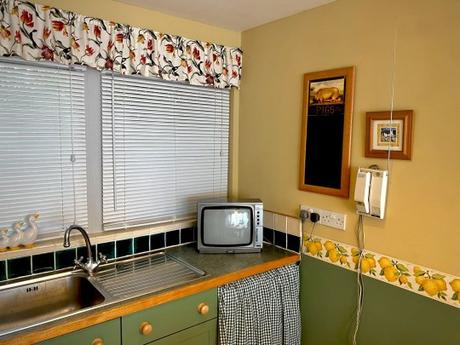 Il dépense 6 000 euros pour transformer sa maison en hommage aux années 90