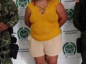 Faites attention vous l’envoyez pour réparer téléphone portable femme intimidée photos intimes prises depuis mobile