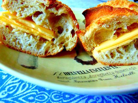 Sandwiche au frauxmage suisse et à la moutarde de Dijon