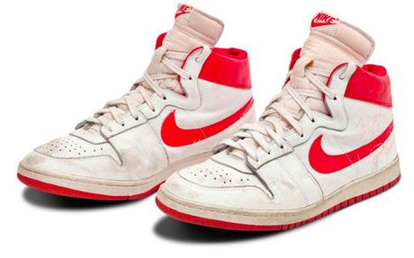 Une paire de Nike portée par Michael Jordan vendue 1,5 million de dollars