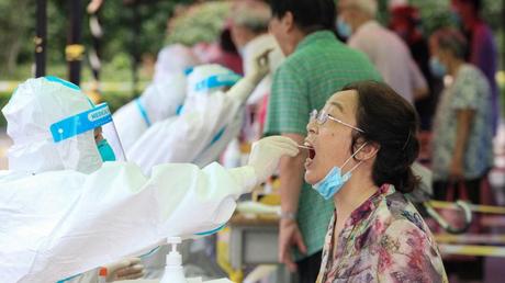 La Chine impose de nouvelles restrictions locales face à un rebond des cas de Covid-19