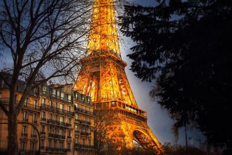 Quai Branly et Tour Eiffel, Paris © French Moments