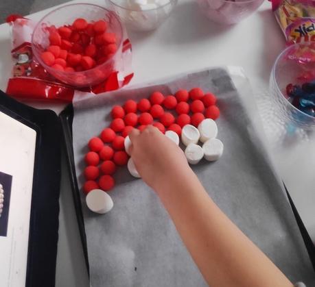 Comment faire un père Noël en bonbons ? Comment faire un père Noël en bonbons ?