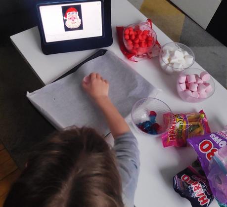 Comment faire un père Noël en bonbons ? Comment faire un père Noël en bonbons ?