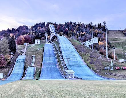 Wandskulpturen am Olympia - Skistadion Garmisch — 12 Fotos /photos —  Sculptures murales au stade olympique de Garmisch