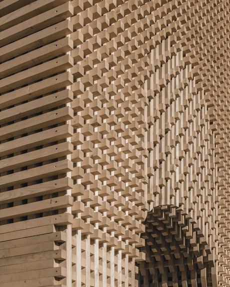 L'arc de triomphe rotatif signé Katarsis