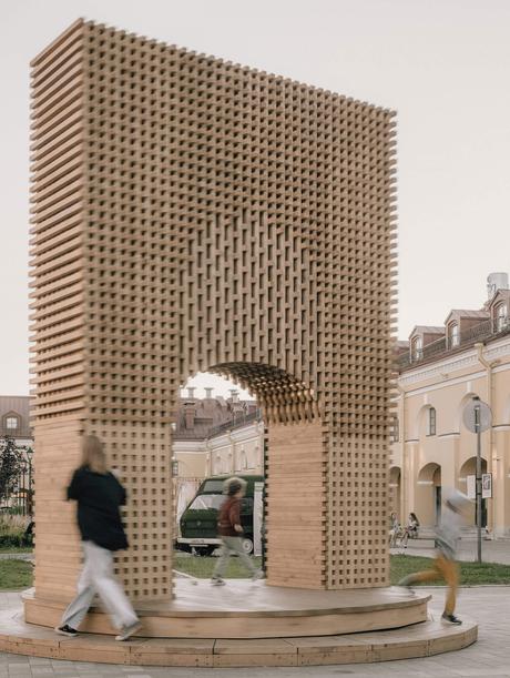 L'arc de triomphe rotatif signé Katarsis