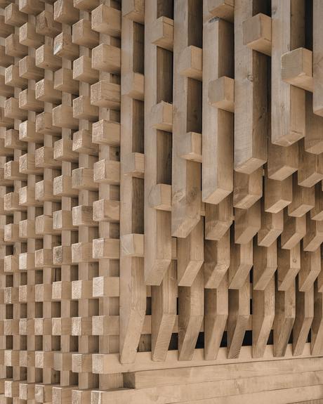 L'arc de triomphe rotatif signé Katarsis