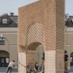 L'arc de triomphe rotatif signé Katarsis