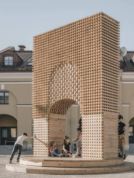 L'arc de triomphe rotatif signé Katarsis