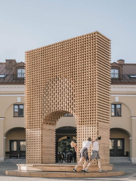 L'arc de triomphe rotatif signé Katarsis