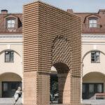 L'arc de triomphe rotatif signé Katarsis