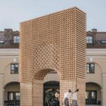 L'arc de triomphe rotatif signé Katarsis