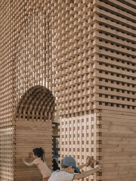 L'arc de triomphe rotatif signé Katarsis